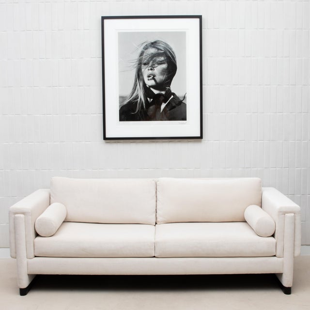 This modern cream velvet sofa by MOGUL redefines elegance with its minimalist yet inviting design. Upholstered in ultra-...