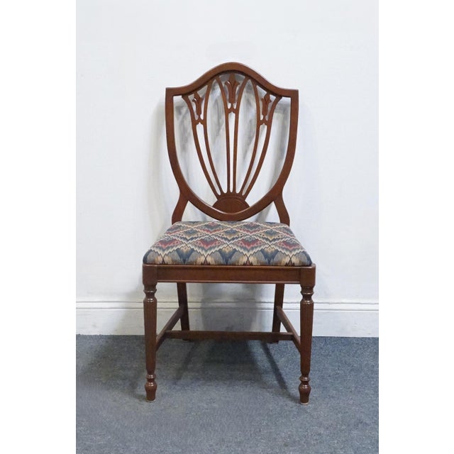Hepplewhite High End Vintage Solid Mahogany Traditional Duncan Phyfe / Hepplewhite Style Shield Back Dining Side Chair For Sale - Image 3 of 9