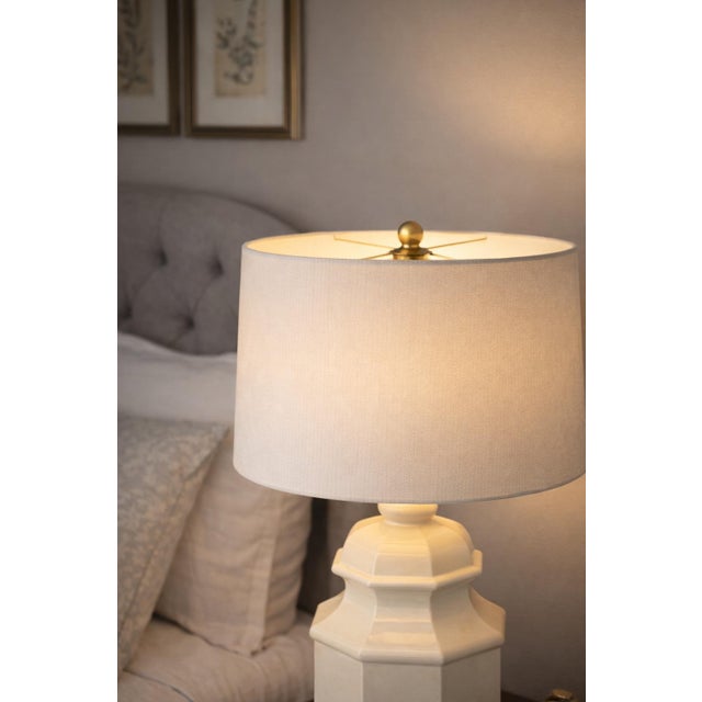 Ceramic 1970s Octagonal Architectural Cream Glazed Ceramic Table Lamp With 17” Drum Shade – For Sale - Image 7 of 8