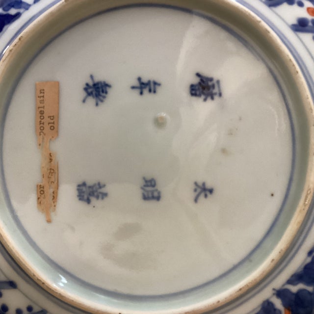 Antique Edo Japanese Imari Pair of Scalloped Porcelain Hand Painted Dishes With Makers Marks For Sale In Chicago - Image 6 of 12