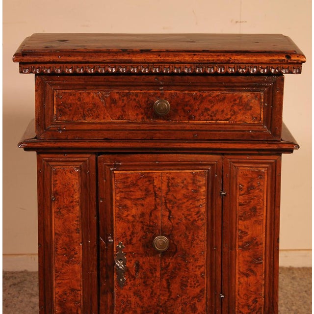 Elegant oratory or prie dieu (prayer Kneeler) in walnut and burr walnut from northern Italy circa 1600 Very beautiful...