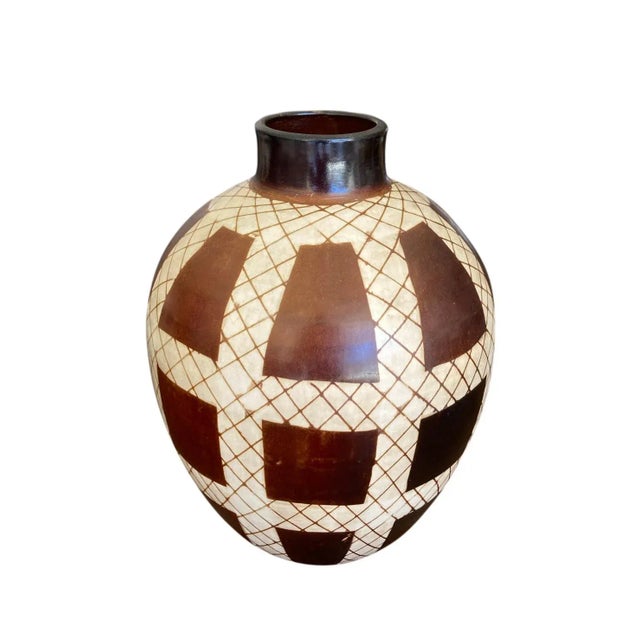 Peruvian Chulucanas Studio Pottery Net and Squares Vases - a Pair For Sale - Image 4 of 11