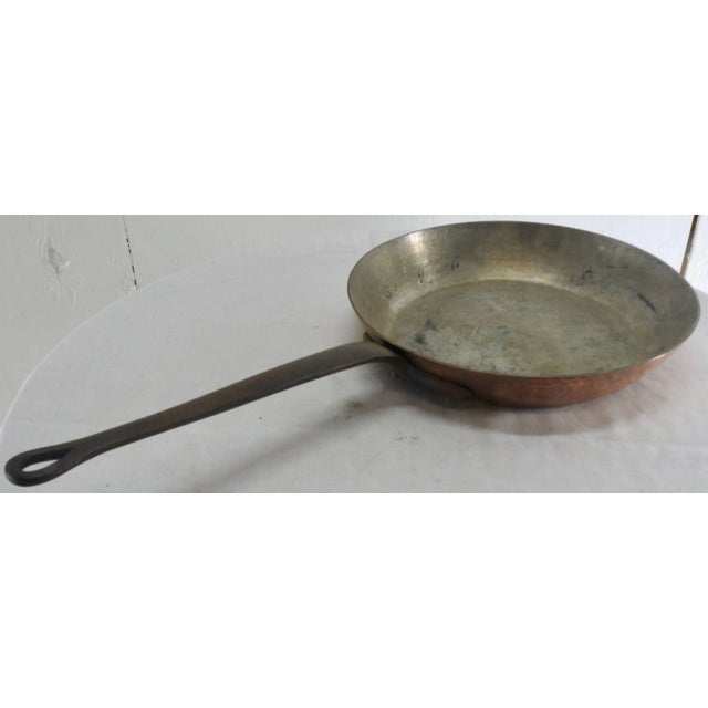 Early 19th Century Hammered Copper Frying Pan From France For Sale - Image 4 of 7