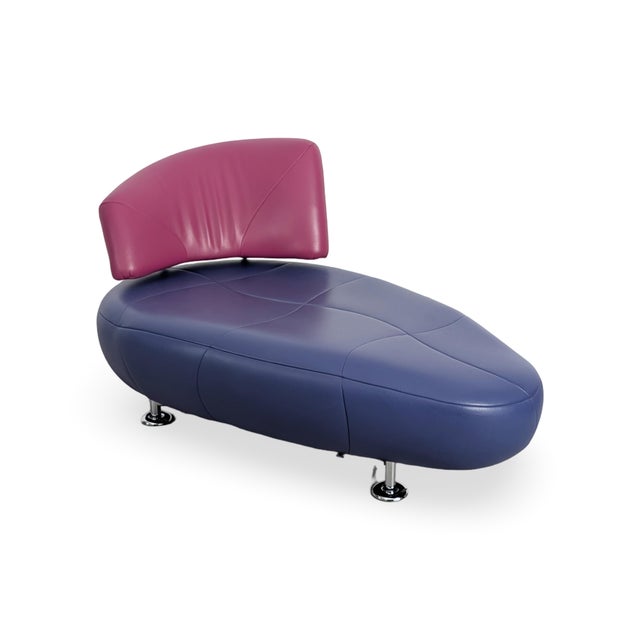 Leolux chaise longues/recamiers (model Kikki) for sale. These pieces feature a laterally adjustable backrest that can be...
