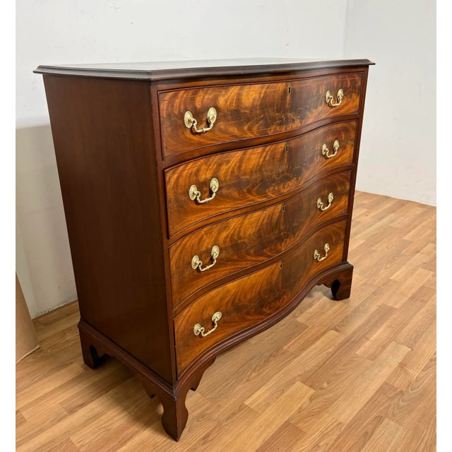 Ca. 1790s Antique George III Serpentine Mahogany Chest of Drawers For Sale In Boston - Image 6 of 13