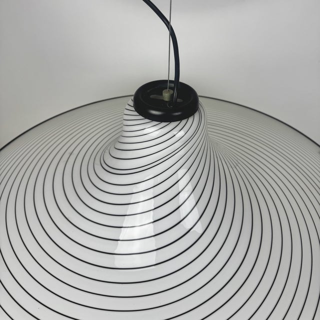 Black Large Black and White Swirl Murano Glass Trumpet Pendant Light from Maestri di Murano, Italy, 1980s For Sale - Image 8 of 9
