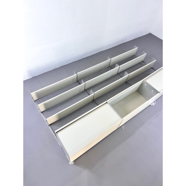 Original Vitsœ 606 Universal Shelving System designed by Dieter Rams – a timeless and highly functional modular shelving...