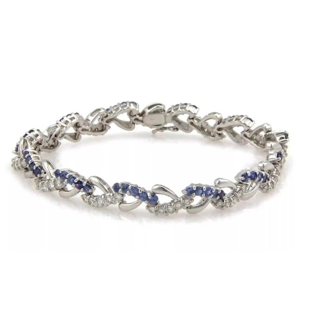Contemporary Diamond Sapphire 18k White Gold Heart Link Bracelet For Sale - Image 3 of 4