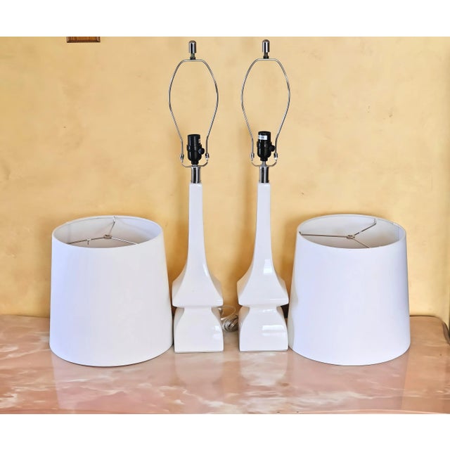 1990s White Geometric Abstract Dimmable Table Lamps With Shades, a Pair For Sale In Washington DC - Image 6 of 11