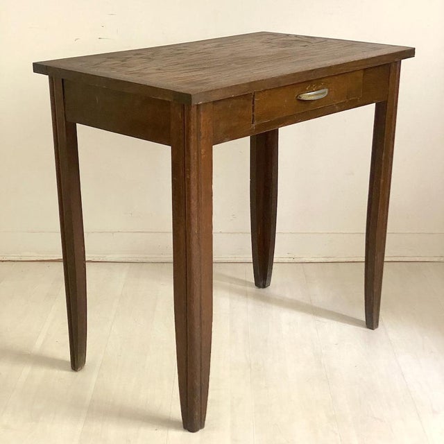 Small vintage desk or side table from the 1950s Signs of wear and age Stable and functional Height: 77.5 cm Height under...