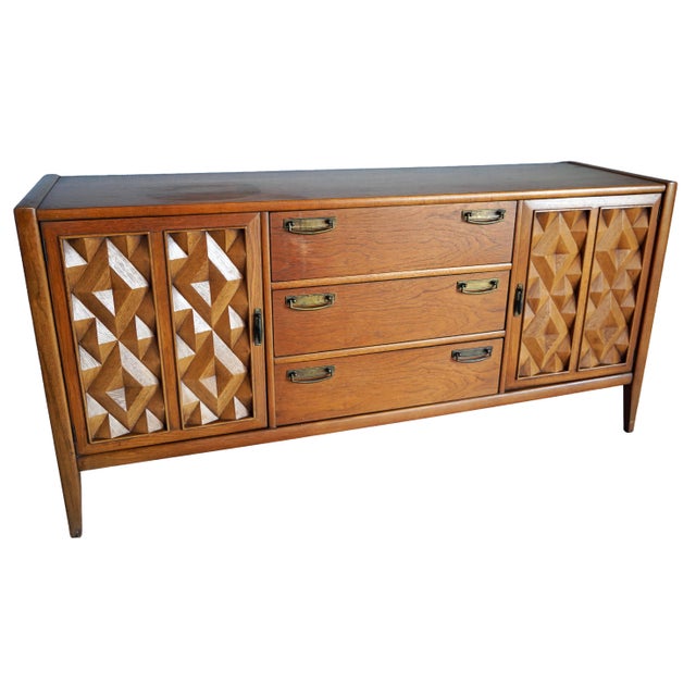 Broyhill Brasilia 1960s Broyhill Premiere Brasilia “Diamond Head” Buffet / Credenza For Sale - Image 4 of 14