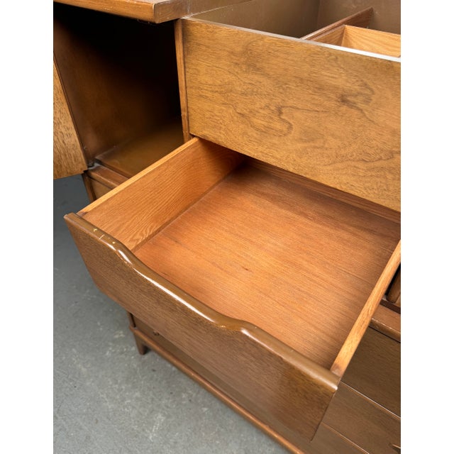 Broyhill Premier Division Mid-Century Highboy Dresser For Sale - Image 11 of 17