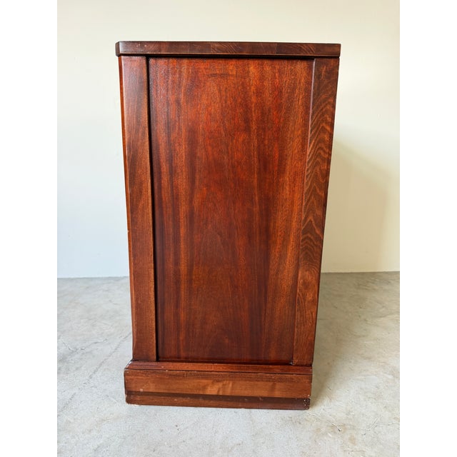 Vintage Serpentine-Front Mahogany Three-Drawer Nightstand / Bachelor’s Chest For Sale - Image 9 of 12
