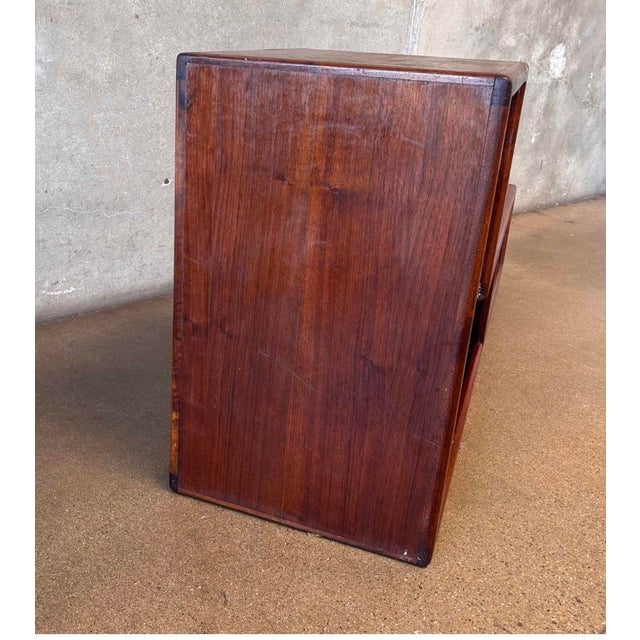 1970s MCM Vintage Walnut Case For Sale - Image 5 of 10