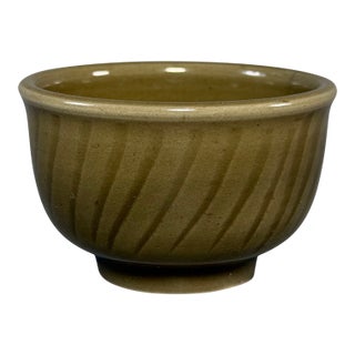 China Vintage‑Style Striped‑Carved Dark‑Glaze Celadon Tea Bowl For Sale