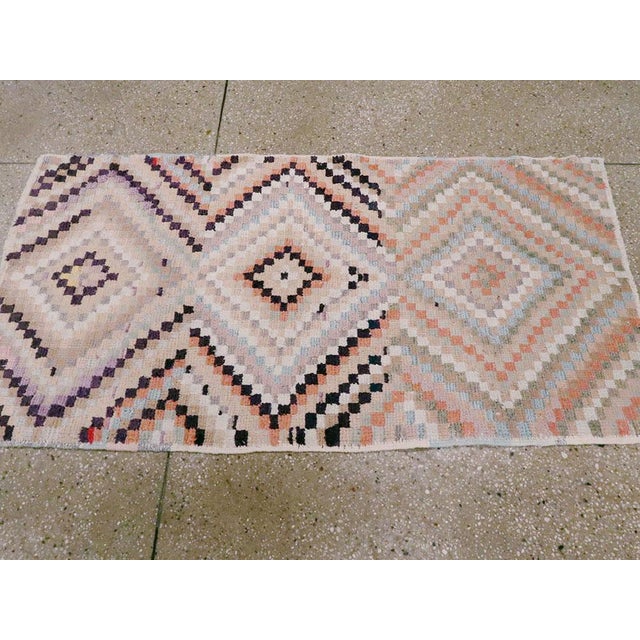 Textile Galerie Shabab Collection Mid-20th Century Turkish Anatolian Throw Rug For Sale - Image 7 of 10
