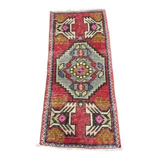 Turkish Yastik Rug 1'6" x 3'3" For Sale