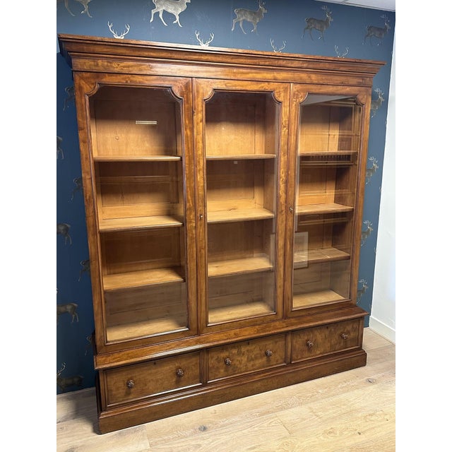 Large English Bookcase in Mahogany, in Flawless conditions. Designed before 1890 This piece has an attribution mark, I am...