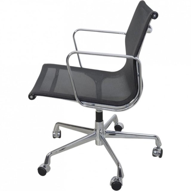 EA-117 Office Chair in Black Mesh from Charles Eames, 2002 For Sale - Image 11 of 17