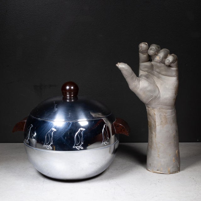 Metal Mid-Century Penguin Chrome Ice Bucket With Bakelite Handles c.1960 For Sale - Image 7 of 8