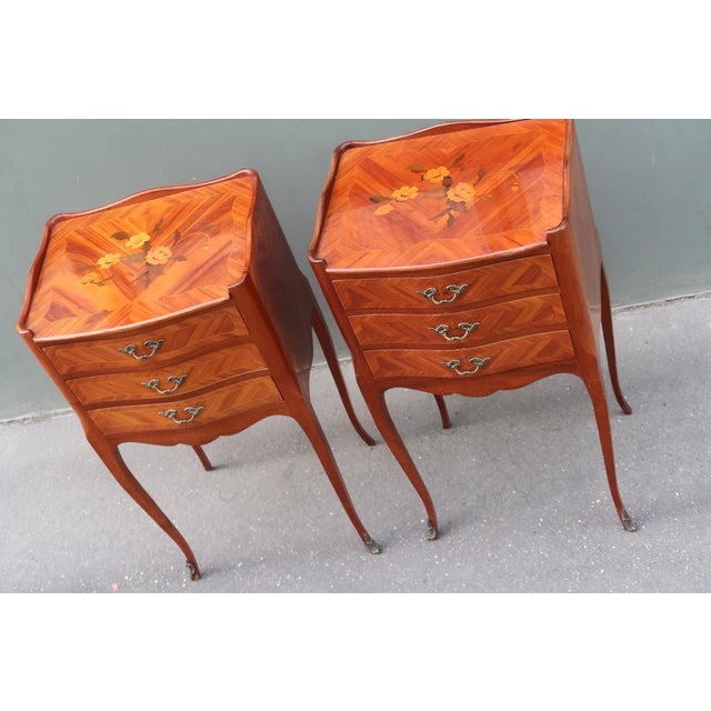 1960s Pair of French Louis XV Style Rosewood Side Tables Nightstands For Sale In Los Angeles - Image 6 of 17