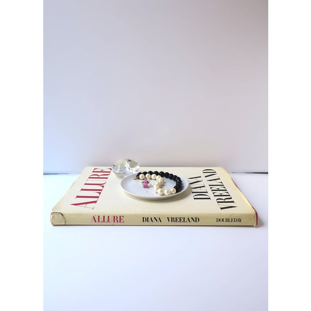 White Porcelain Catchall Dish, German Modernism, Circa 1960s For Sale In New York - Image 6 of 8