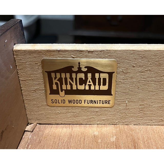 Late 20th Century Late 20th Century Kincaid Queen Anne French Country Solid Wood Oval Side Accent End Table Drawer Dark Brown For Sale - Image 5 of 11