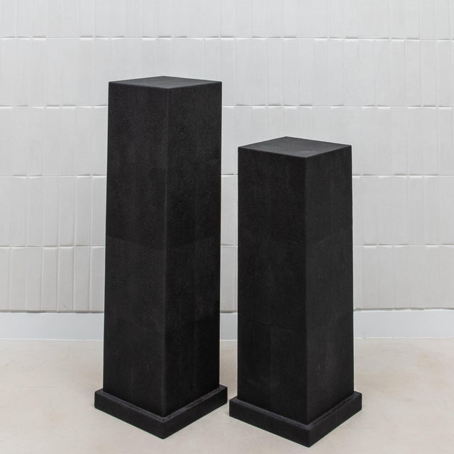 2020s Pair of Modern Classic Columns in Black Shagreen by R&y Augousti For Sale - Image 5 of 11