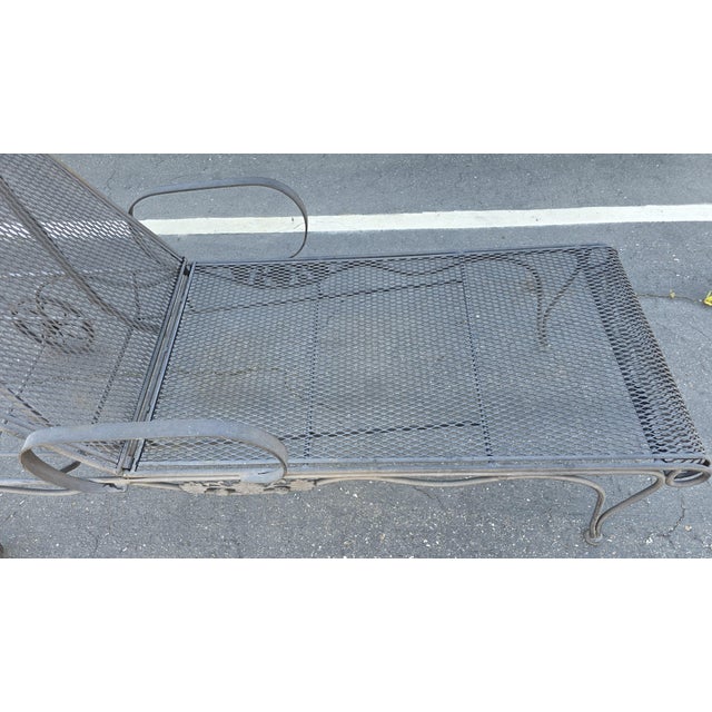 Mid-Century Modern Vintage Wrought Iron Patio Chaise Lounge Adjustable Russell Woodard Attributed Briarwood Daisy For Sale - Image 3 of 15
