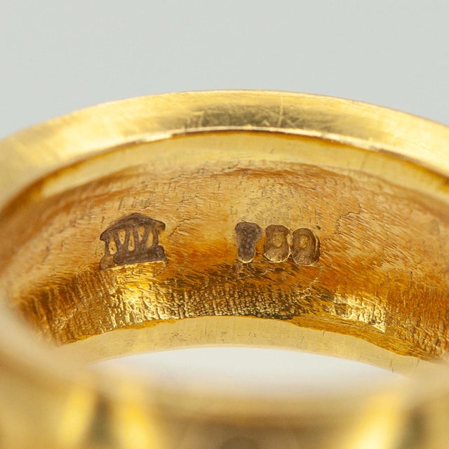 Metal 1990s Temple St. Clair Diamond Flower Band Ring in 18k Yellow Gold, Size 6.25 For Sale - Image 7 of 9