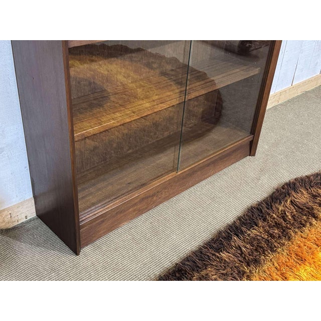 English Mahogany Display Cabinet, 1970s For Sale - Image 4 of 16
