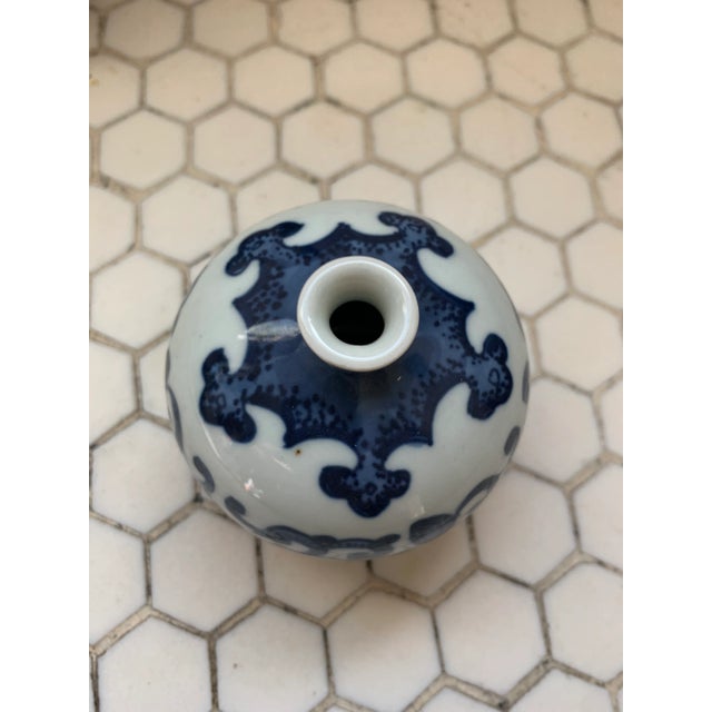 Chinoiserie Blue & White Porcelain Chinoiserie Vases - Set of 3 For Sale - Image 3 of 12