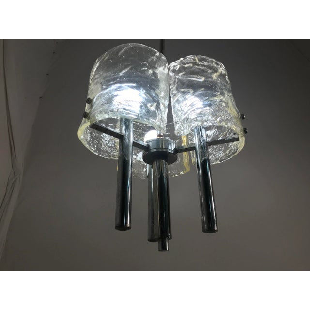 This mid-century modernist light pendant was produced by Mazzega. It is made of Murano glass and requires three E14 light...
