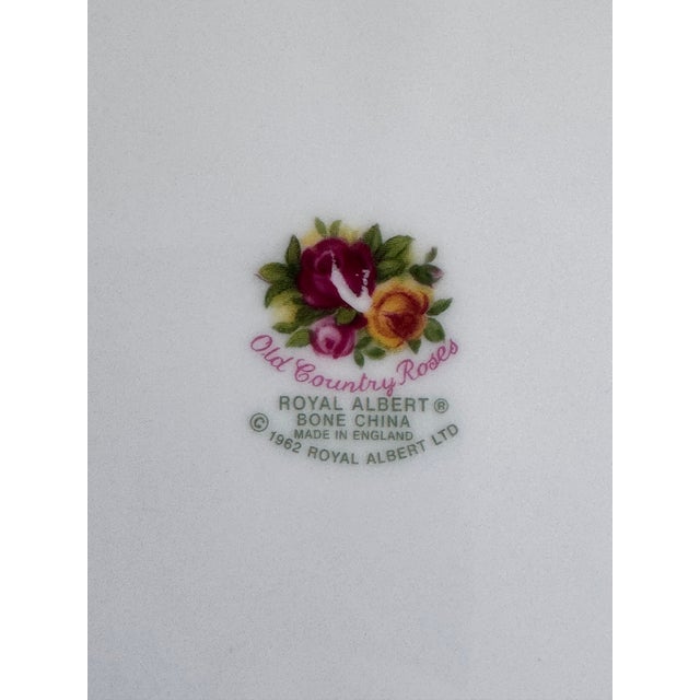 Rose Vintage Royal Albert Old Country Roses Dinner Plates - Set of 8 For Sale - Image 8 of 12
