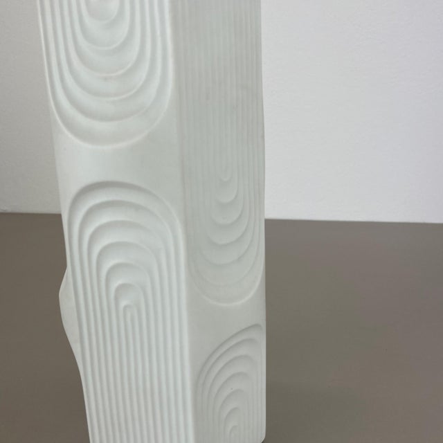 White Large Op Art Biscuit Porcelain Vase from AK Kaiser, 1970s For Sale - Image 8 of 16