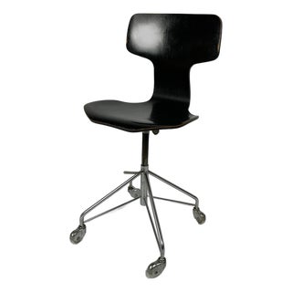 Model 3113 Swivel Office Chair by Arne Jacobsen for Fritz Hansen, 1969 For Sale