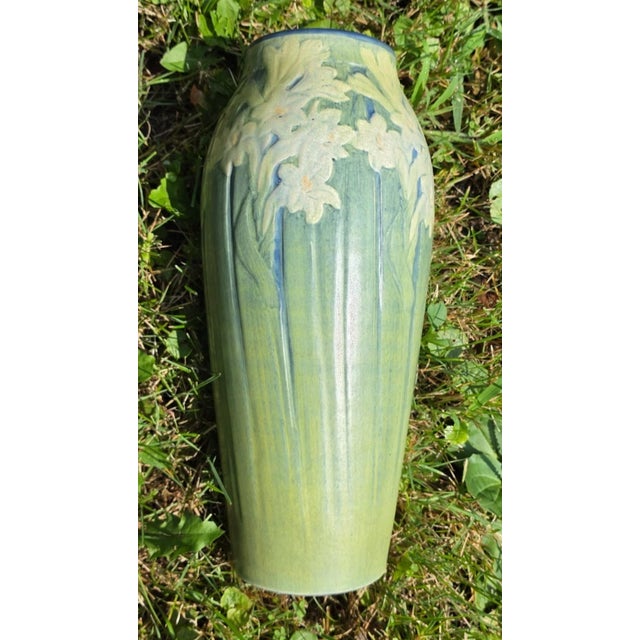 Antique 1911 Newcomb College Arts & Crafts Pottery Vase - Jonquil Motif by Afs & Jm For Sale - Image 4 of 13