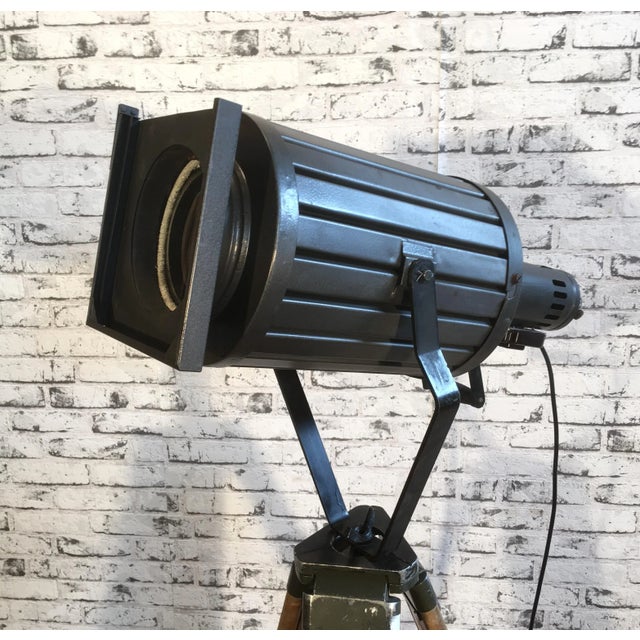 - Vintage theater spotlight on wooden tripod - Made during the 1960s - Adjustable height & angle - Black metal body -...