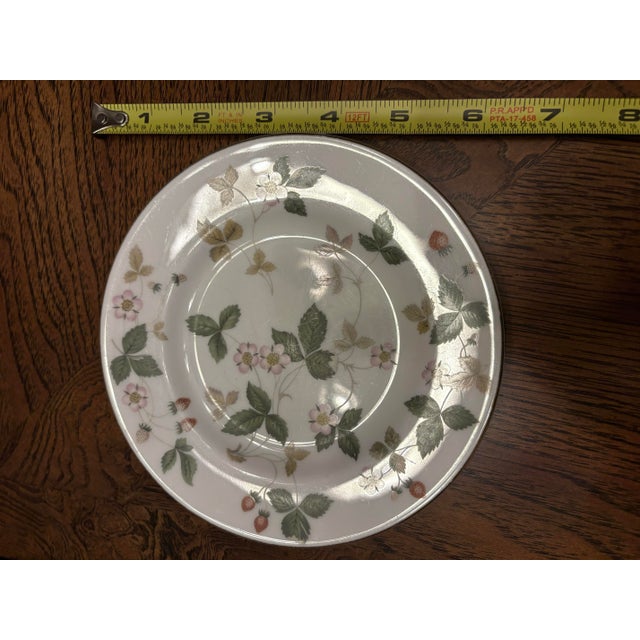 1980s Wedgwood Bone China Wild Strawberry Pattern - 31pcs For Sale In Denver - Image 6 of 14