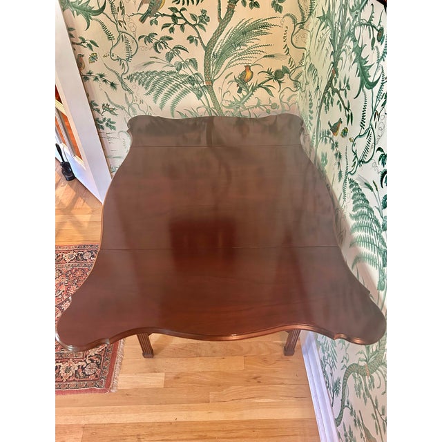 1990s Late 20th Century Sherrill Furniture Mahogany Pembroke Drop-Leaf Side Table – Traditional Federal Style With Brass Hardware For Sale - Image 5 of 14