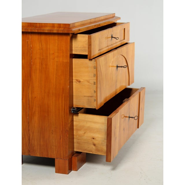 19th Century Antique Biedermeier Chest of Drawers in Cherry, 1825 For Sale - Image 5 of 10