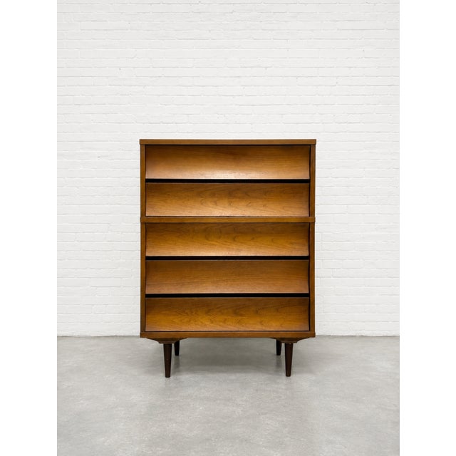Mid-Century Modern Mid Century Modern Scalloped Drawer Dresser by Johnson Carper, C. 1960's For Sale - Image 3 of 10