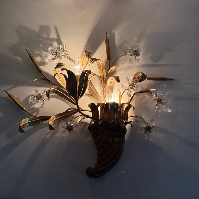 Mid-Century Crystal Flower Bouquet Wall Sconce in the style of Banci, 1970s For Sale - Image 4 of 18