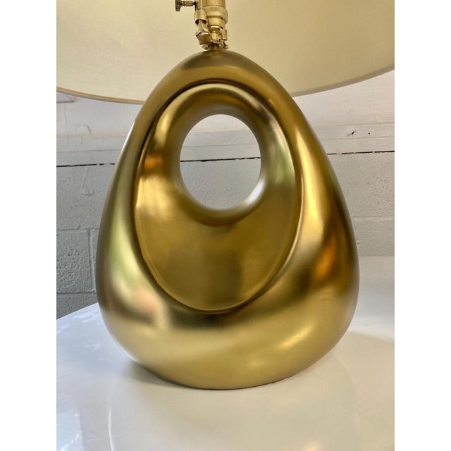 Gold Pair of Robert Abbey Gold Table Lamps | Contemporary Modern Lamps | Sculptural Curved Lamps | Original Condition For Sale - Image 8 of 10