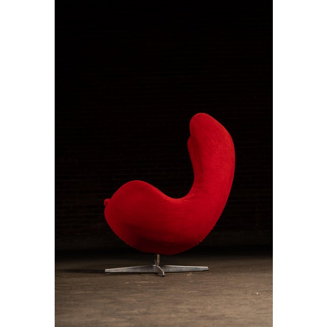Vintage After-Arne Jacobsen “Egg” Chair in Red Upholstery For Sale In Chicago - Image 6 of 8