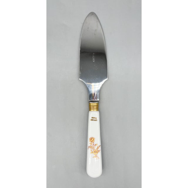 Vintage Limoges France Porcelain Pedestal Cake Stand With Matching Server – Gilt Scalloped Edge For Sale - Image 12 of 16