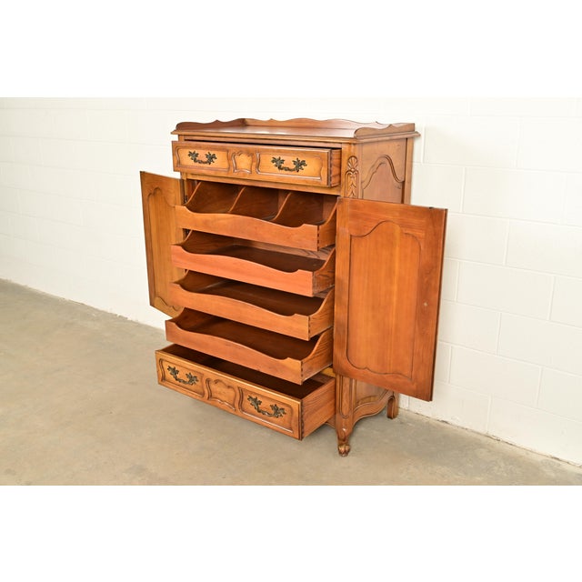 French Provincial Louis XV Fruitwood Gentleman's Chest by Fancher, Circa 1940s For Sale In South Bend - Image 6 of 17