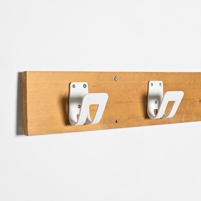 Mid-Century Modern Coat Rack attributed to Pierre Guariche for La Plagne Ski Resort, 1968 For Sale - Image 3 of 8