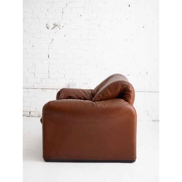 Brown "Maralunga" Lounge Chair by Vico Magistretti for Cassina For Sale - Image 8 of 11