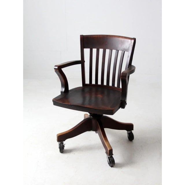 This antique Johnson Chair Company swivel desk chair showcases an early 20th-century design with a refined slat back,...